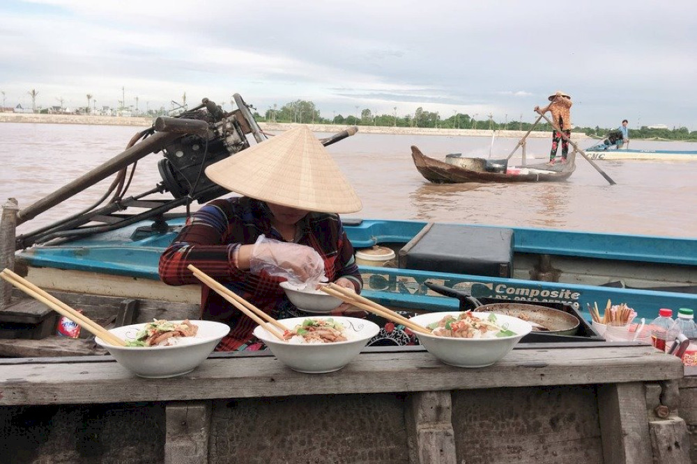food in ca mau floating market